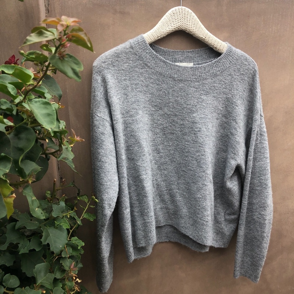 H&M grey crewneck sweater